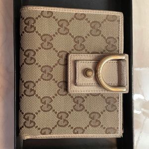 Authentic Gucci Abbey Monogram Snap Wallet